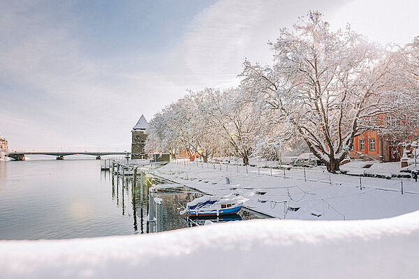 Konstanz Seerhein Pulverturm Rheinbrücke in winter - Credits: (c) MTK/Leo Leister