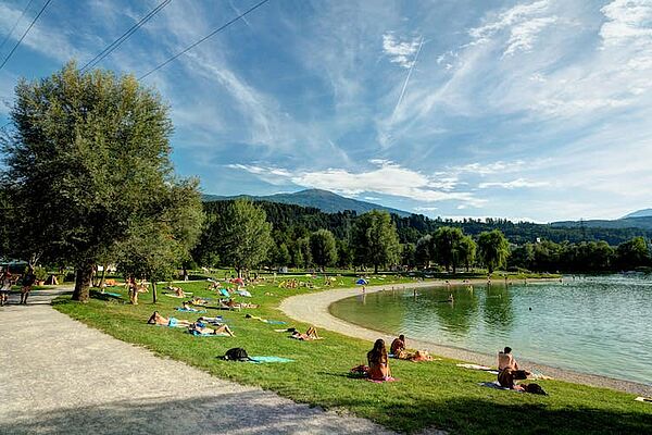 Innsbruck Baggersee Roßau im Sommer