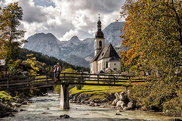 Ramsau Kirche Herbst Steg © Berchtesgadener Land Tourismus