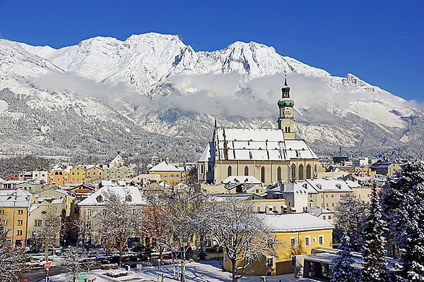 Winter time in Hall in Tirol Sommer in der Altstadt Hall in Tirol Romantische Gasse in Hall in Tirol Blick auf das winterliche Hall in Tirol ©Tourismusverband Hall Wattens