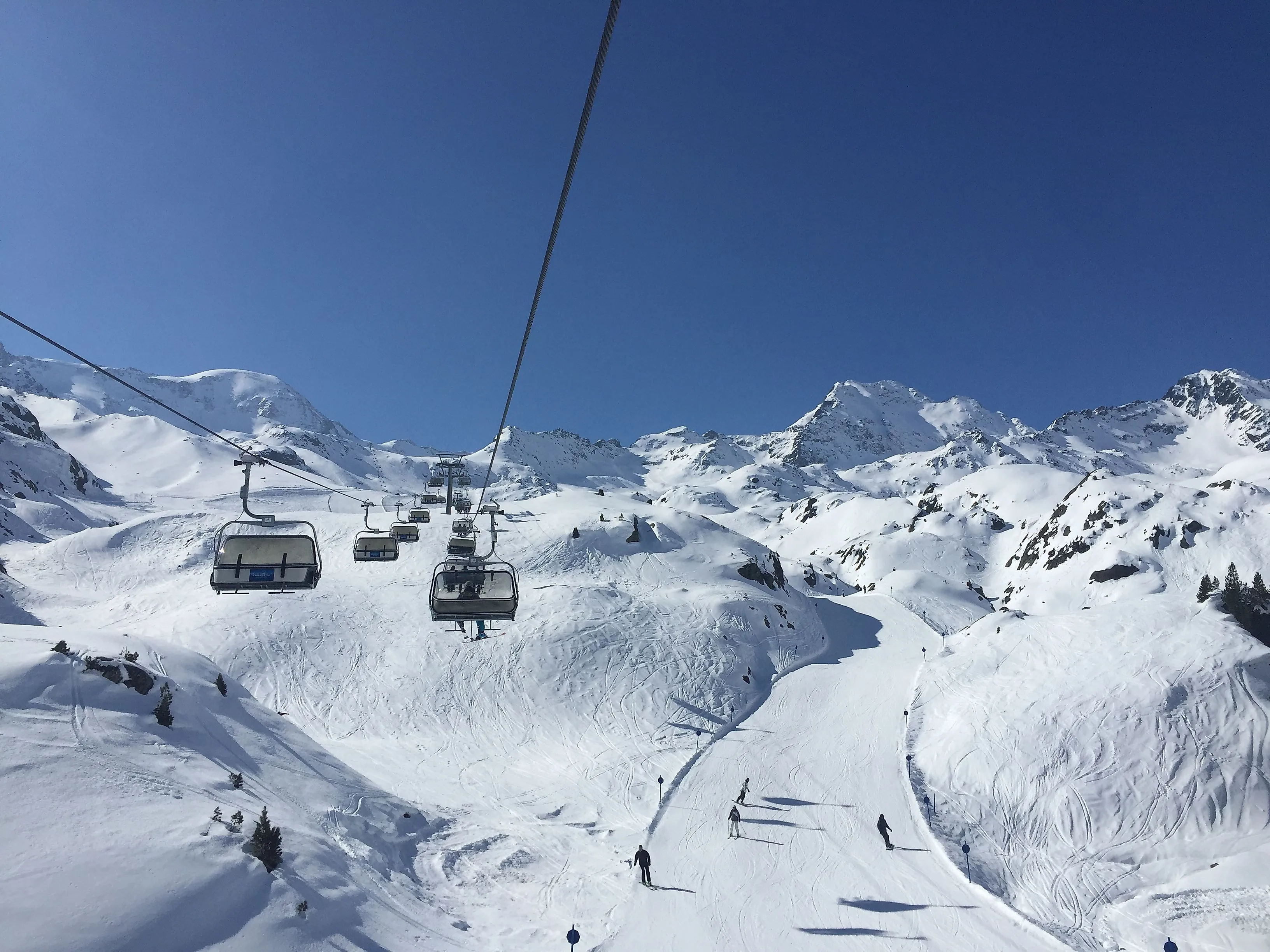 Chairlift over a snow-covered slope with winter sports enthusiasts in the Kaunertal ski area.