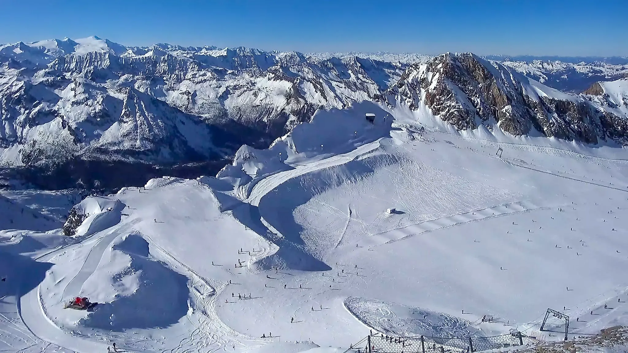 Bild der feratel Webcam vom Kitzsteinhorn auf die Hohen Tauern im Winter
