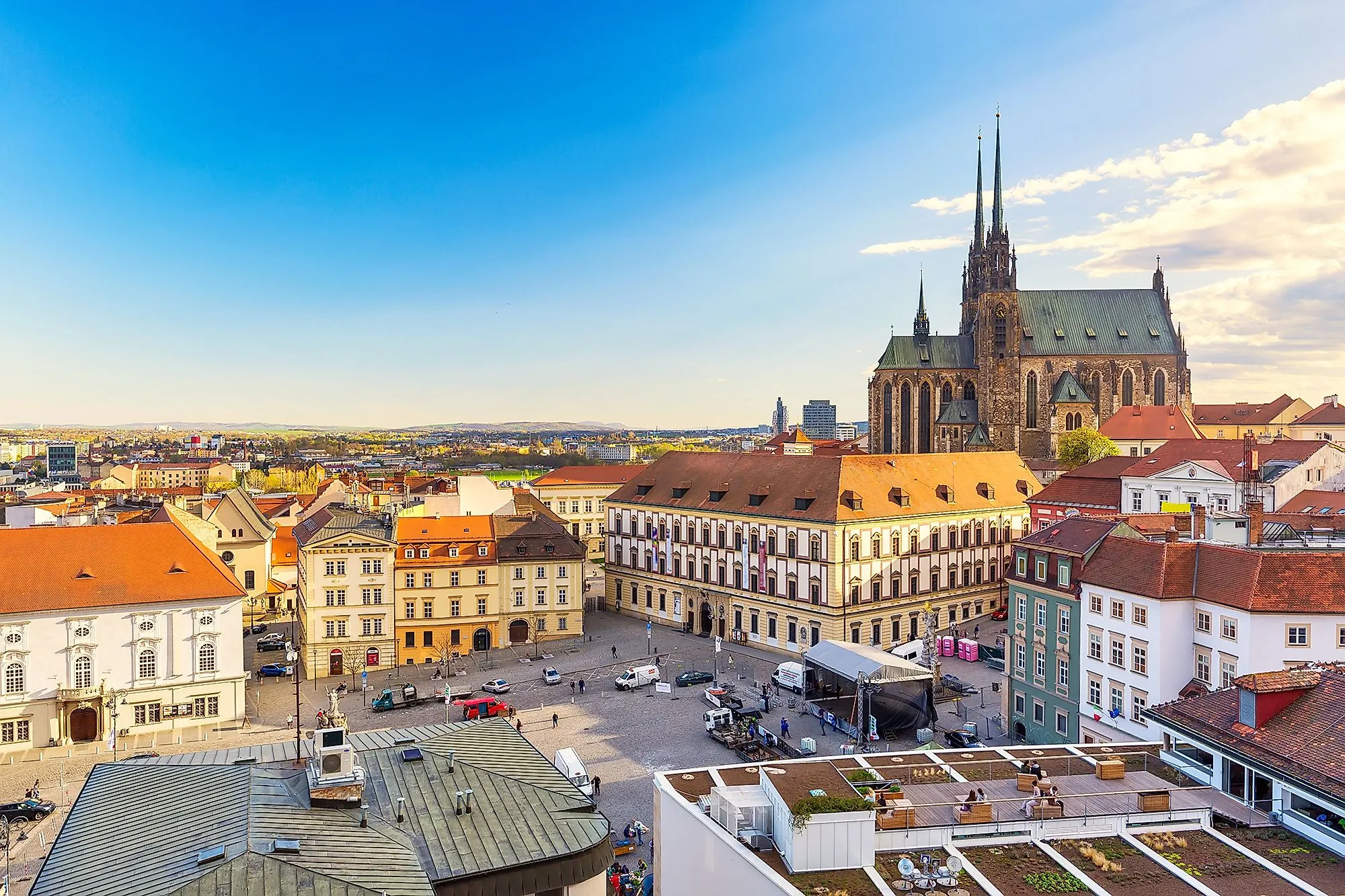 Panorama von Brünn mit der Kathedrale St. Peter und Paul auf dem Petrov-Hügel.
