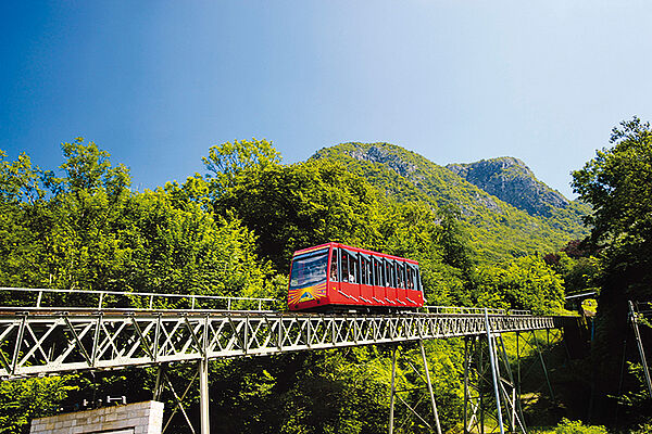 Cable car Monte San Salvatore © Percorso naturalistico del Monte San Salvatore
