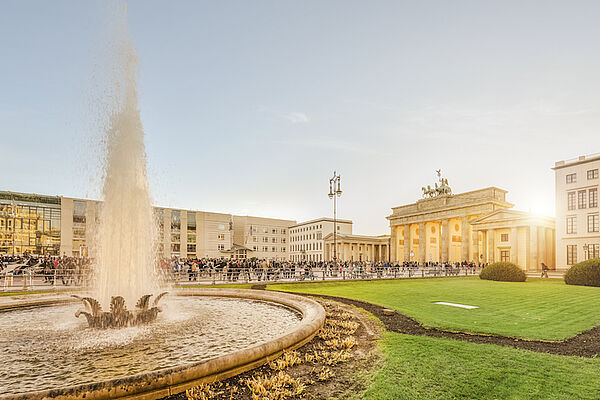 Mitte, Regierungsviertel, Brandenburger Tor - (c) visitBerlin, Foto: Dagmar Schwelle