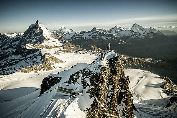 [Translate to 01_EN:] Blick über das Matterhorn ©Zermatt Bergbahnen