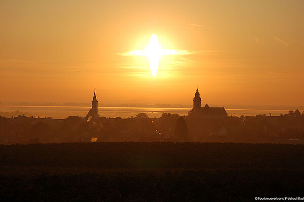 [Translate to 01_EN:] Sonnenaufgang (c) Tourismusverband Freistadt Rust